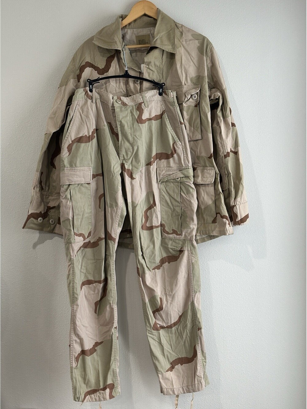 Vintage US military three-color desert camouflage combat jacket & Pants, Medium